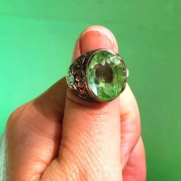 Bohemian Style Light Green Mock Periodot Statement Ring Size 9 - Picture 1 of 16